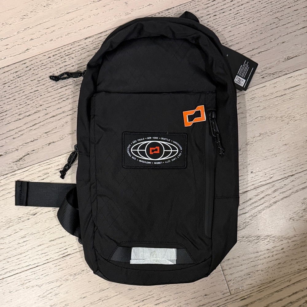 NEW Camelbak Cross Body Style Carry Bag Black Men's